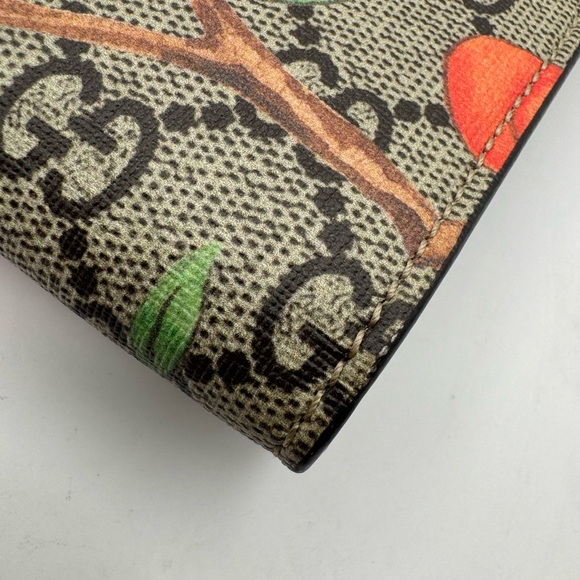 Gucci GG Supreme Tian Cluth - Picture 4 of 10